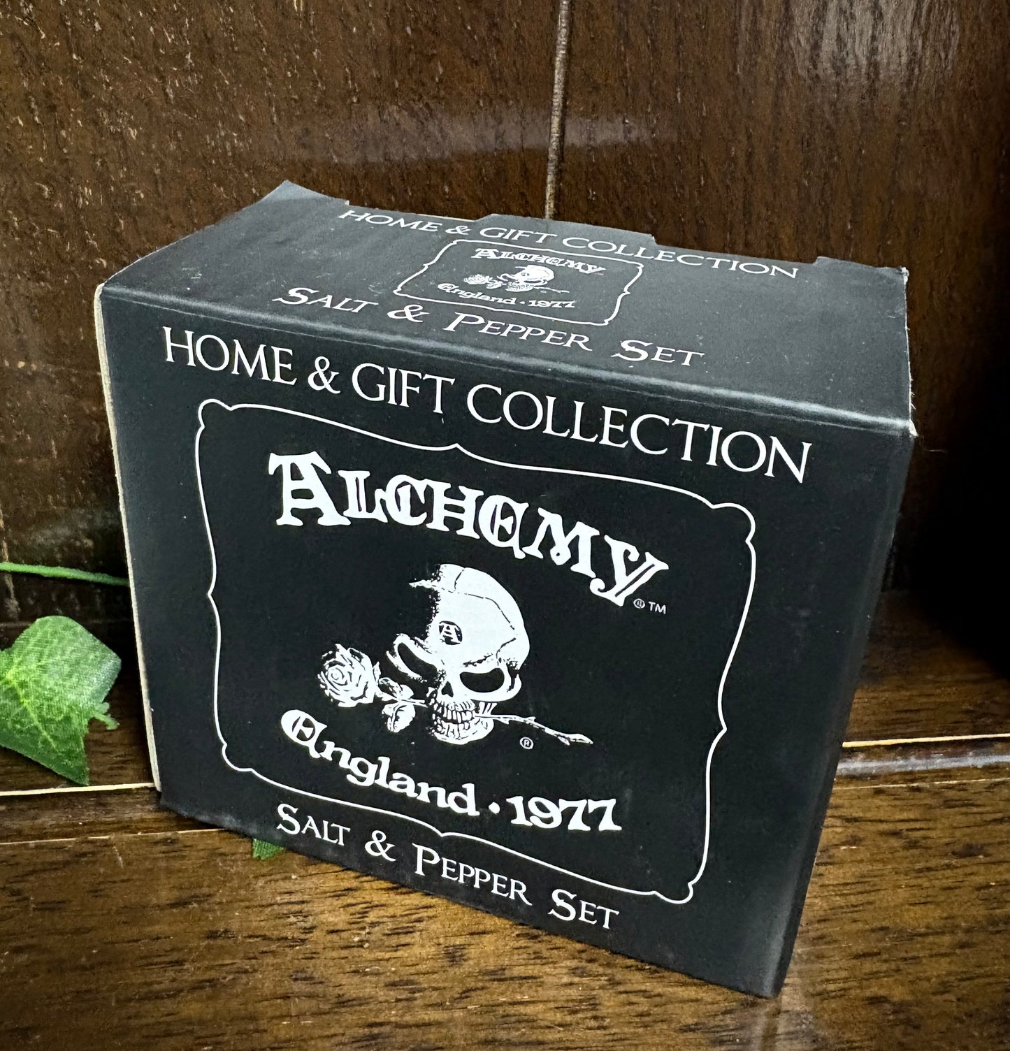 Alchemy Gothic Salt & Pepper Purrfect