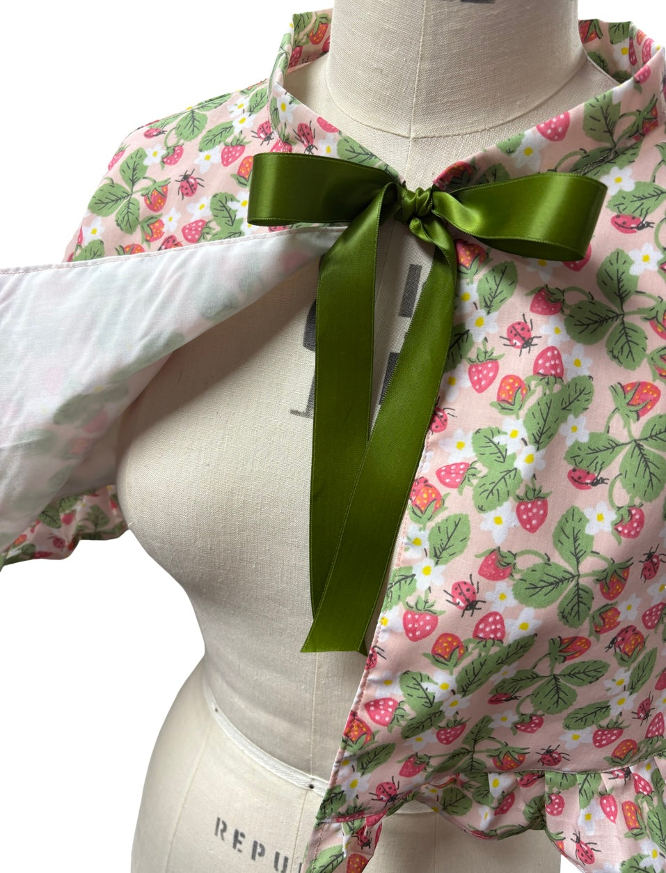 “Miriam” Capelet with ruffle in Ladybirds and strawberries