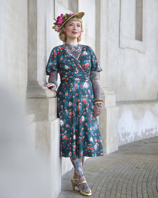 Donna butterfly-sleeved dress in green vintage floral