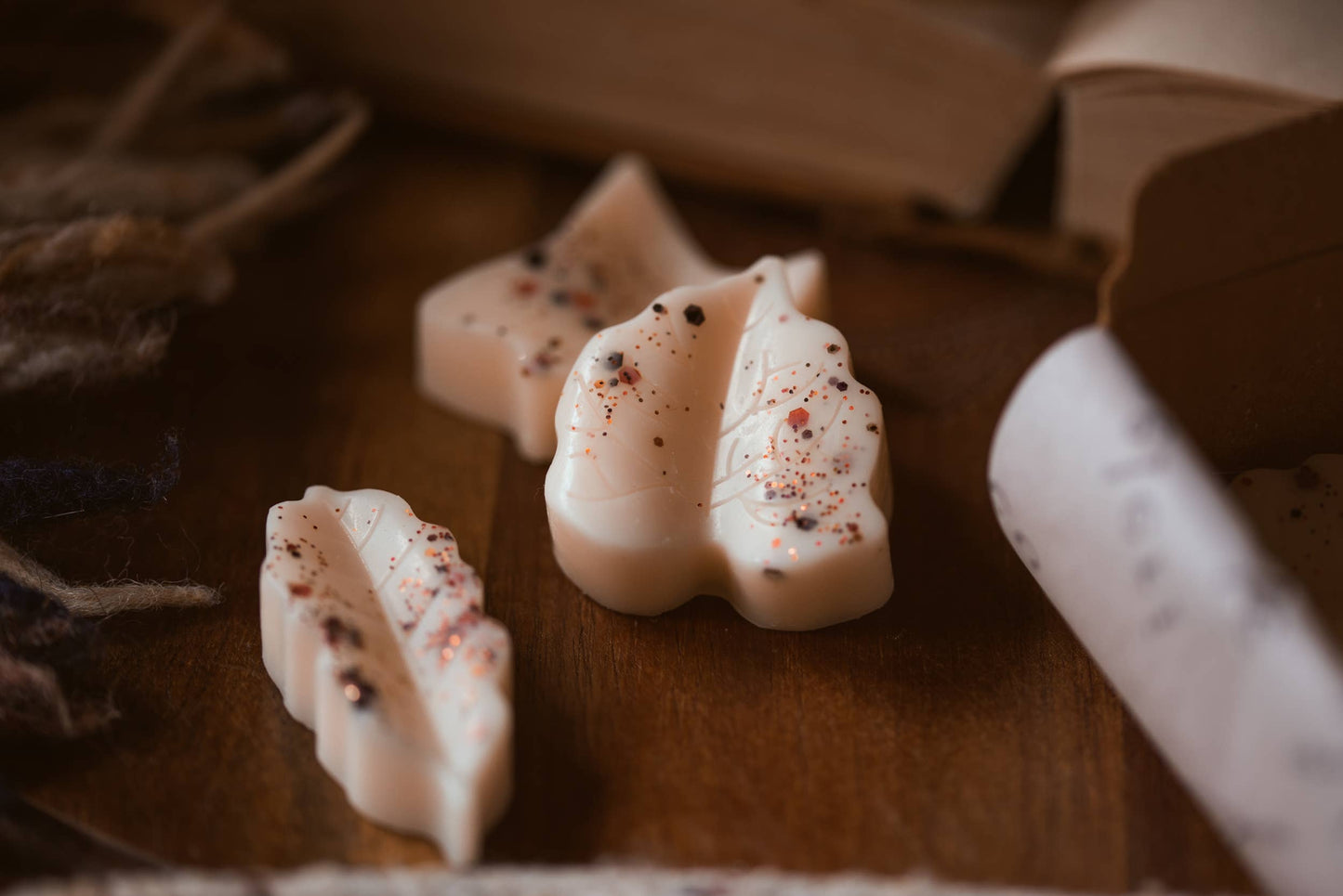 Cinnamon Buns Scented Box of 8 Leaves Shaped Wax Melts